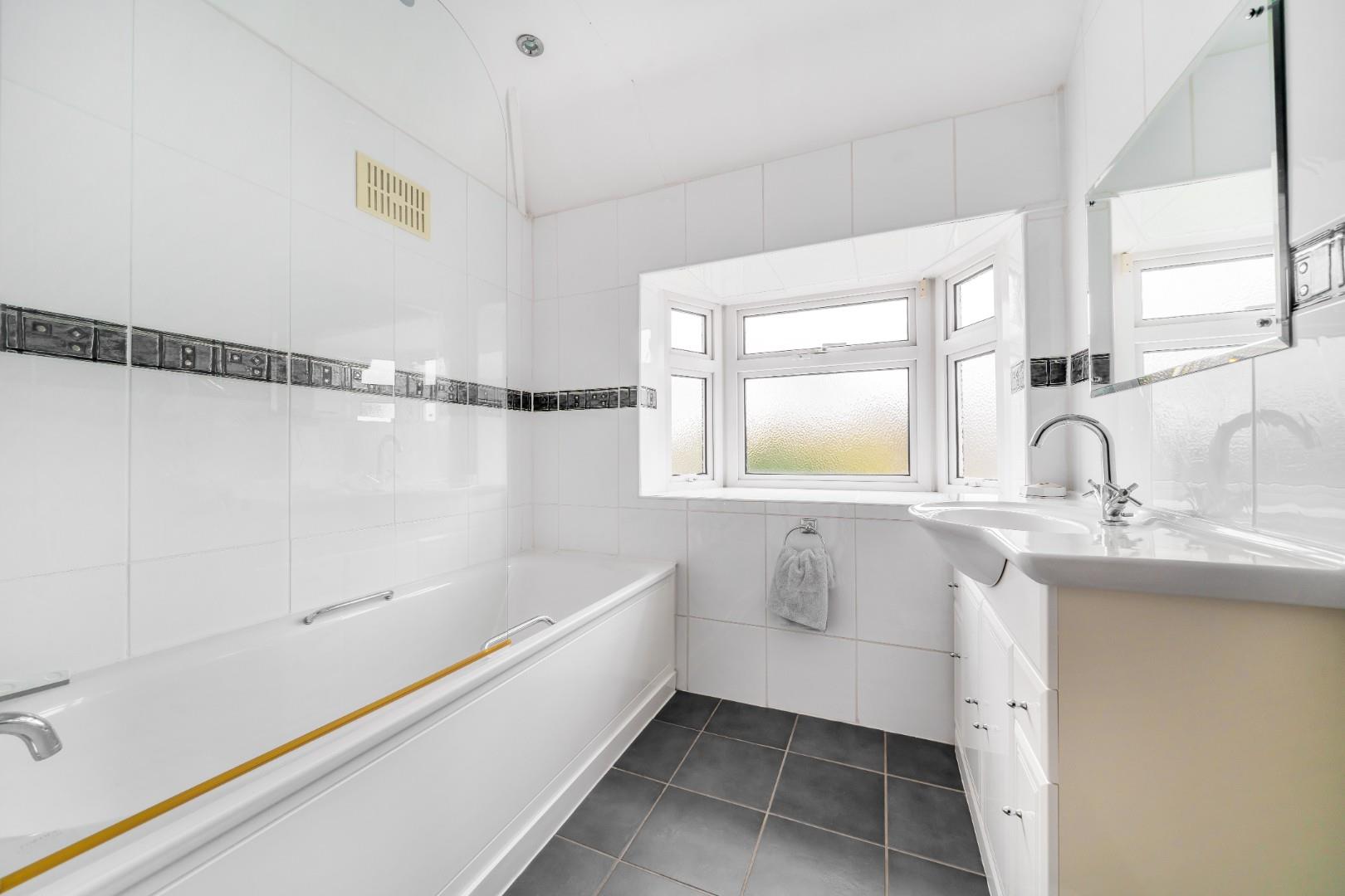 Park Grove, Edgware